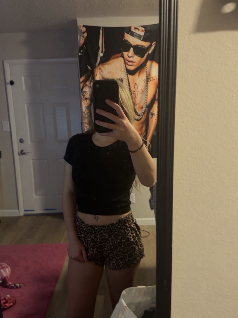 Black H&M Crop Tee for Women - Classic Short Sleeve